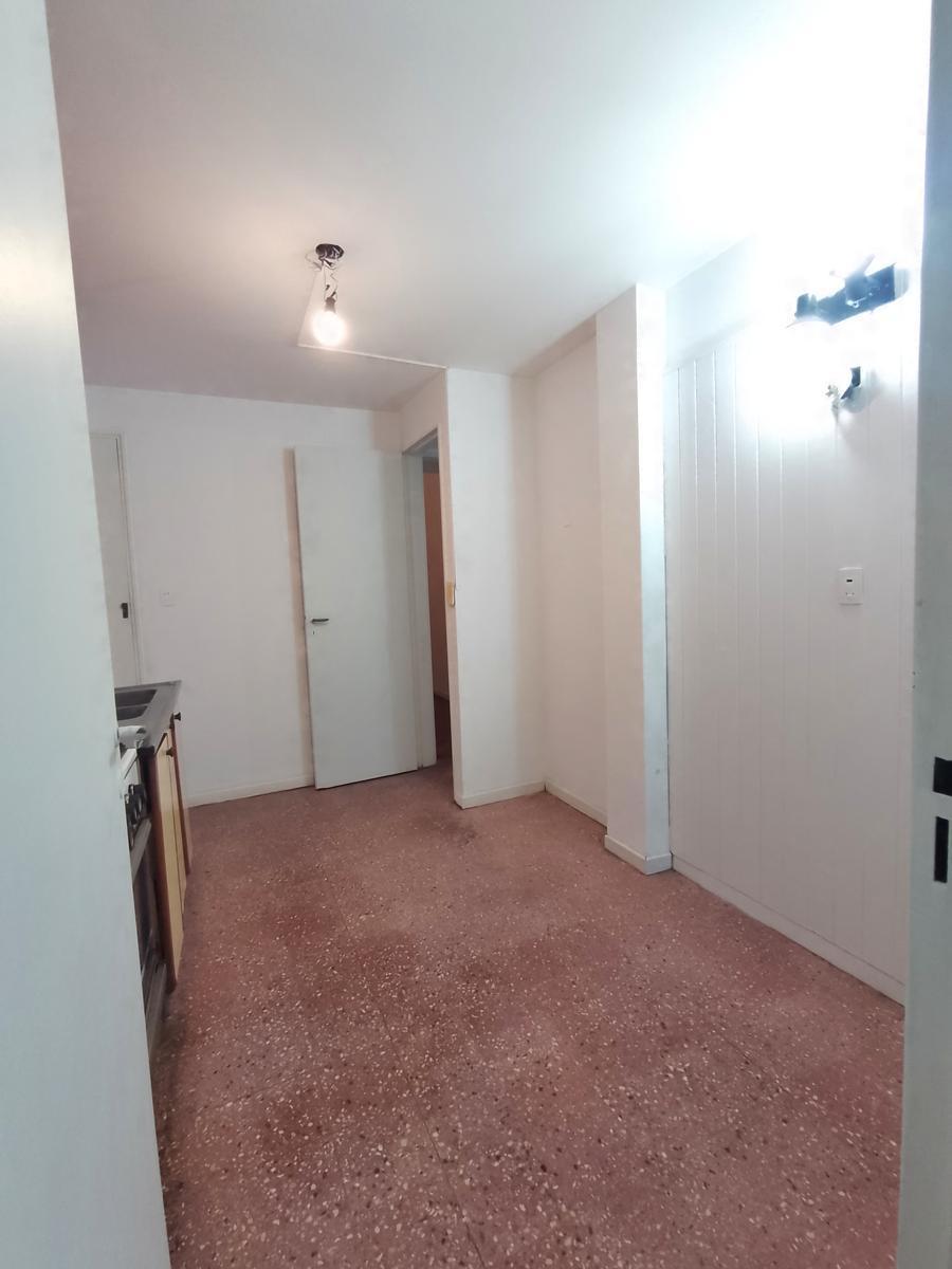 Departamento de 3 Ambientes con 2 Patios a Reciclar - Apto Prof. - ¡Oportunidad! 2