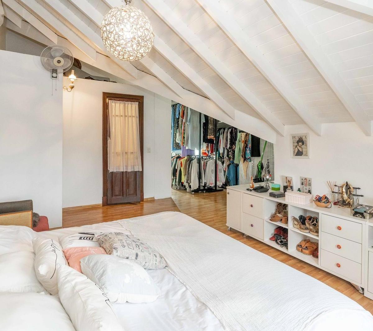 Excelente Casa Remodelada con Estilo Único 4