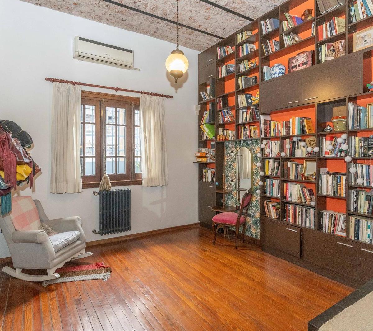 Excelente Casa Remodelada con Estilo Único 2