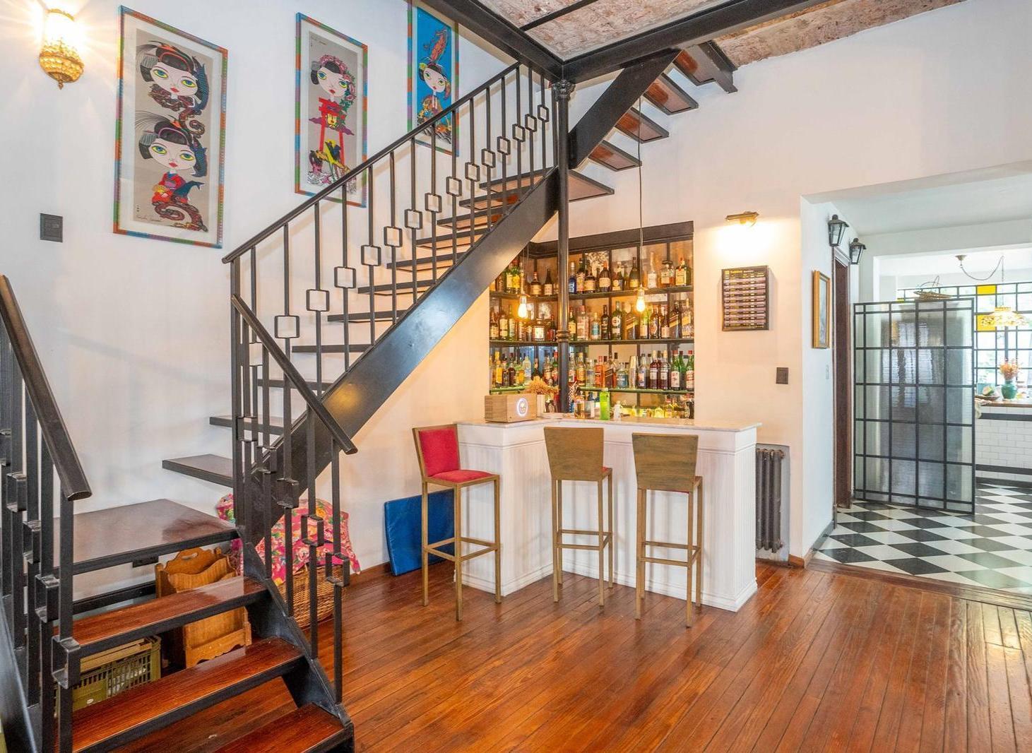 Excelente casa remodelada con estilo único