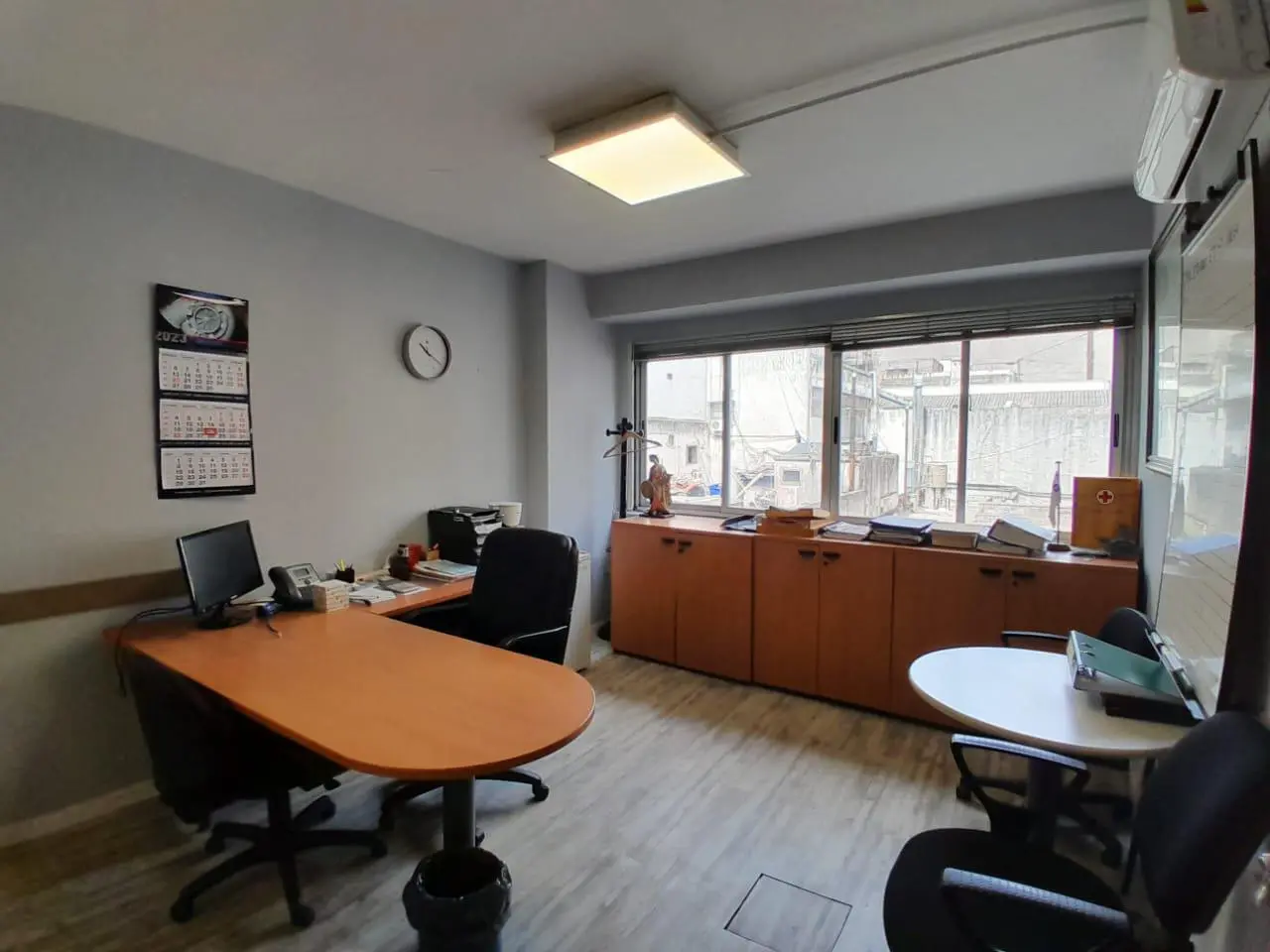 Alquiler piso de oficina remodelado en Maipú y Lavalle 3