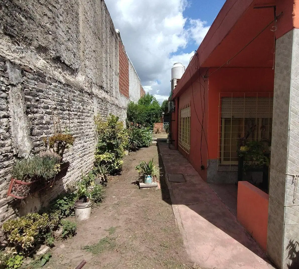 Casa en Merlo multifamiliar 4 amb + monoambiente + galpón 3