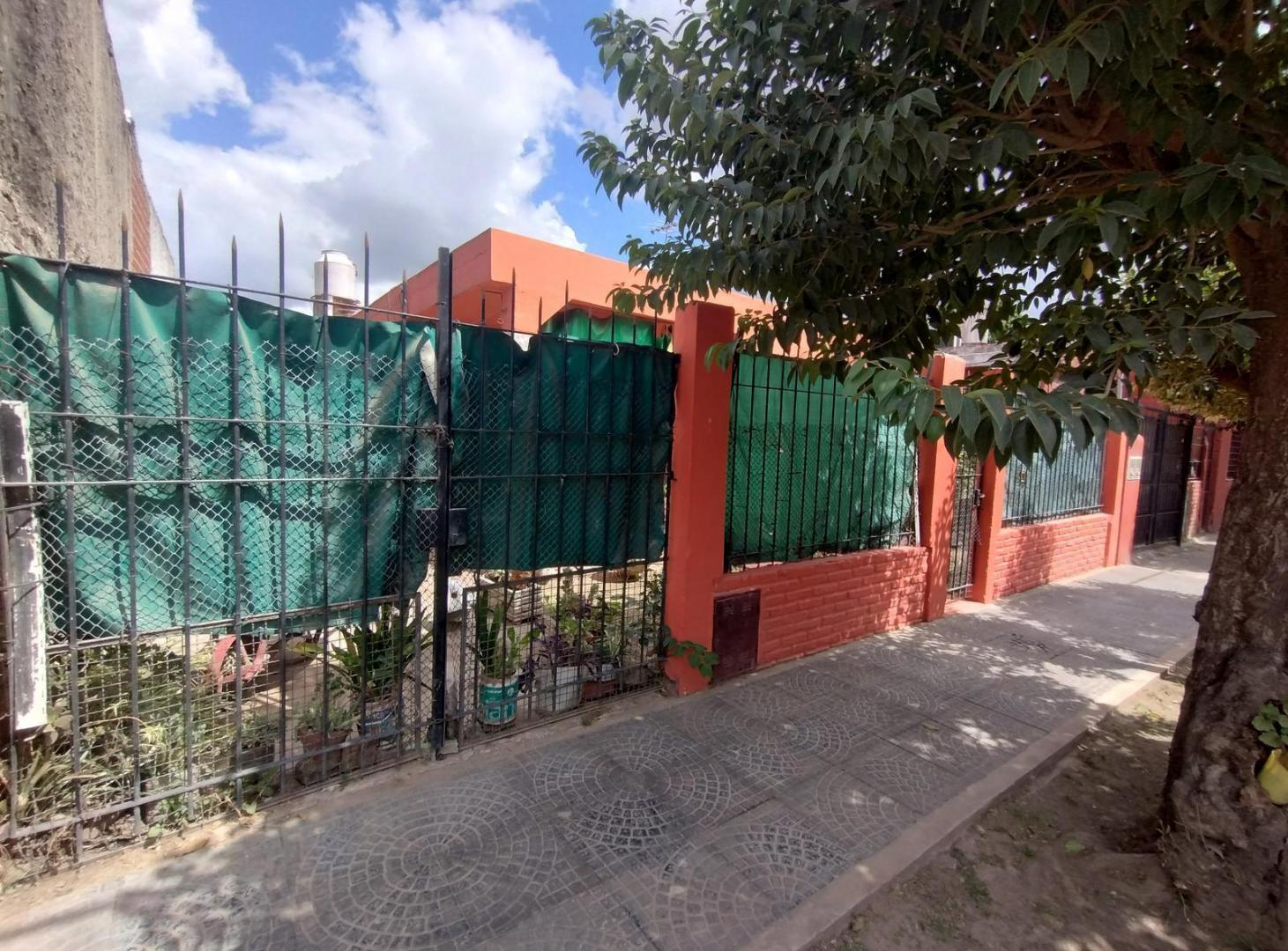 Casa en Merlo multifamiliar 4 amb + monoambiente + galpón