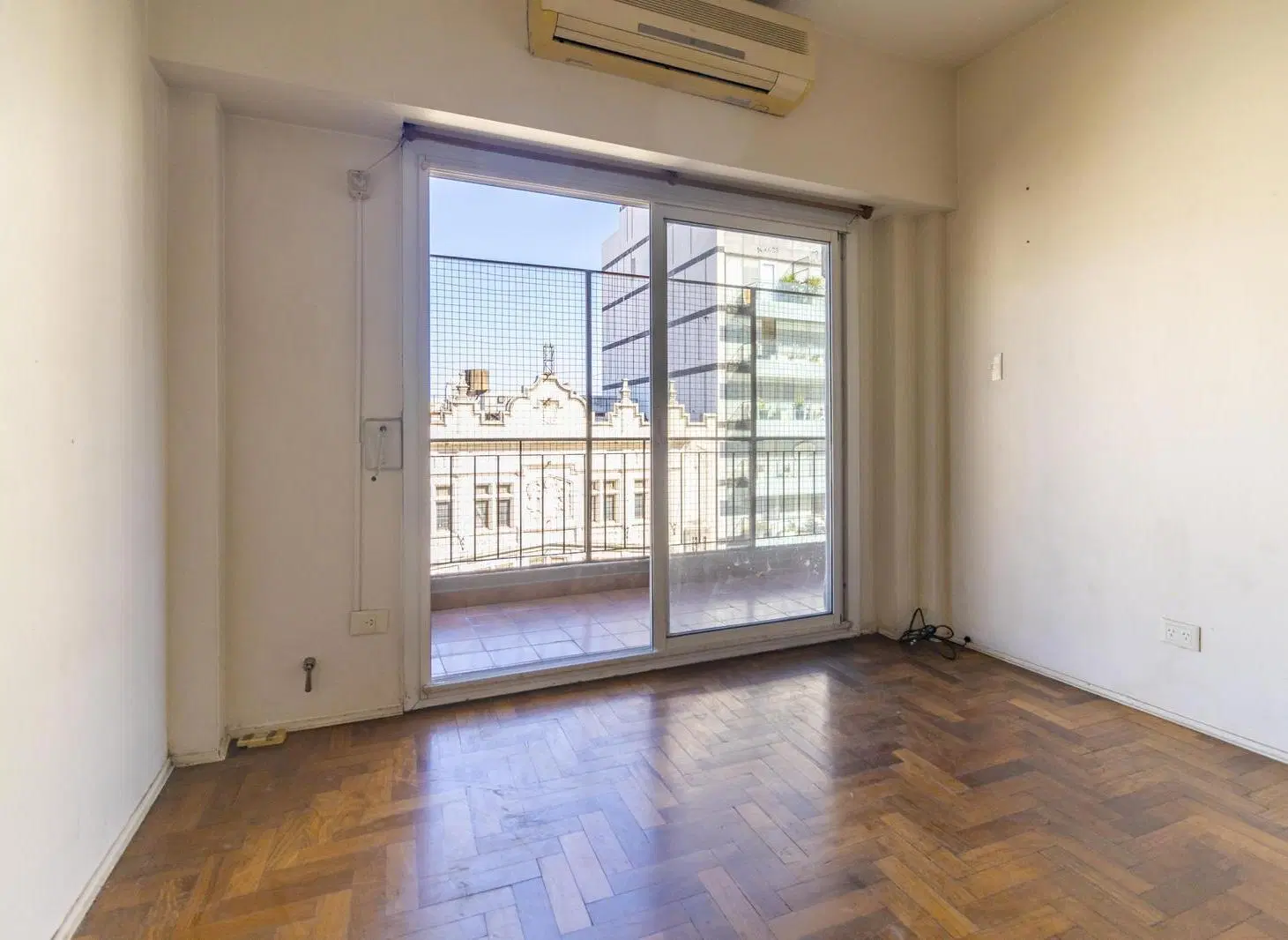Departamento 4 amb. con cochera Av. Córdoba 6000 5
