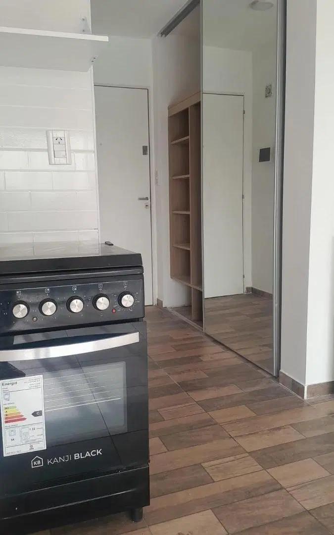 Monoambiente  en ALQUILER Apto profesional o vivienda. 4
