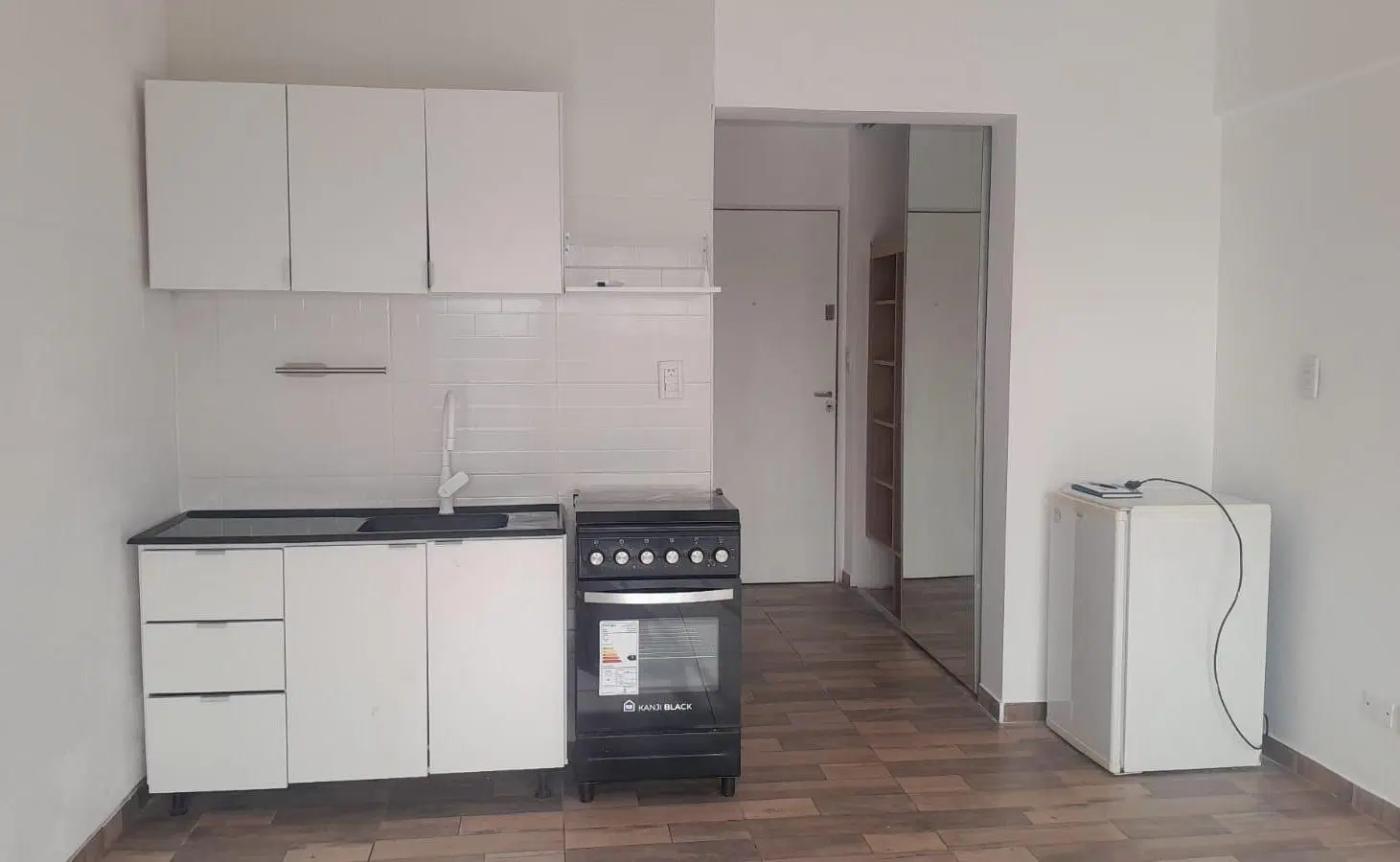 Monoambiente  en ALQUILER Apto profesional o vivienda. 3