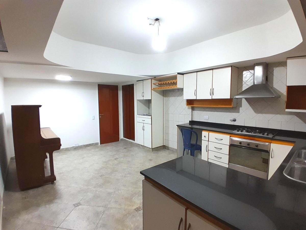 Foto de Venta piso al frente con cochera, dos patios y dos bauleras - Caballito, imagen 4