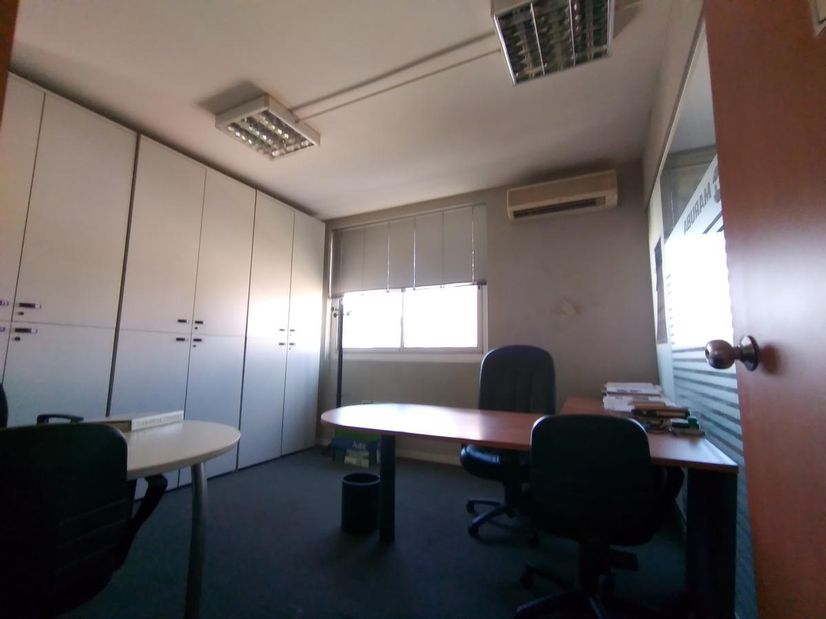 Foto de Oficina en piso alto con vista abierta - Venta / Alquiler, imagen 5