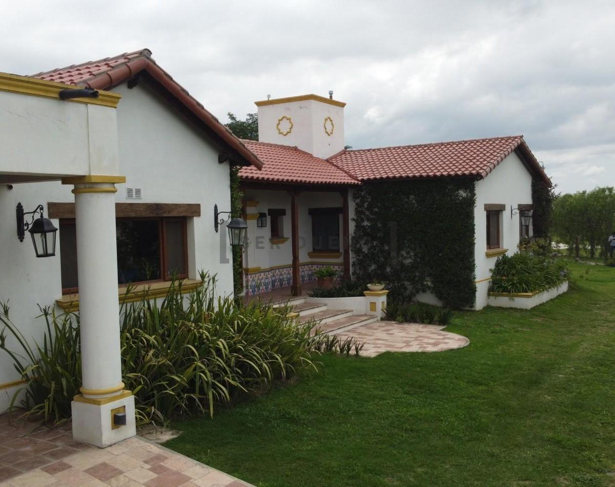 Casa tres dormitorios en Chacras de Santa Maria San Lorenzo Chico [ SER DUEÑO ]