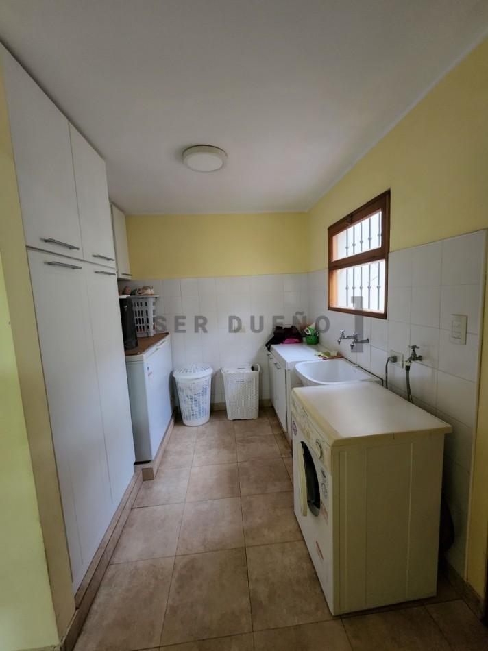 Casa de 376 m² y 3 dormitorios en venta en Grand Bourg