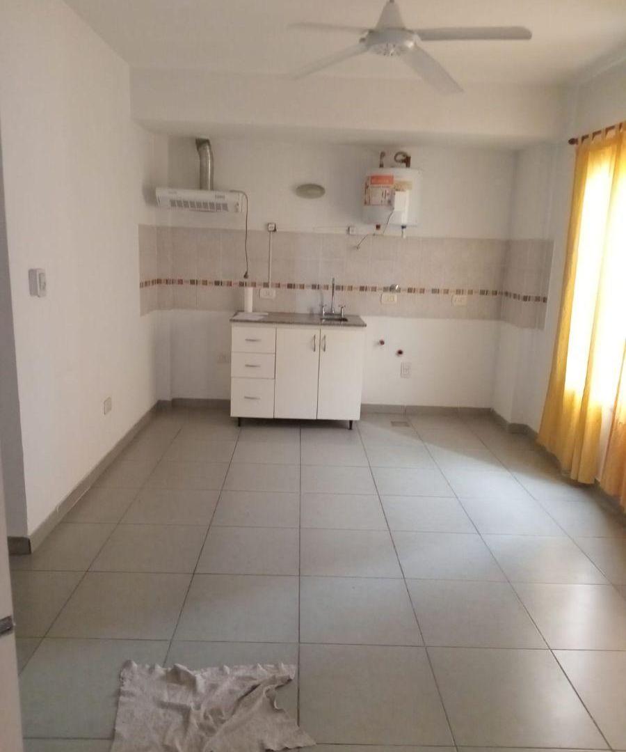 Foto de Departamento de 27 m² de 1 ambiente en alquiler en Morón, imagen 2