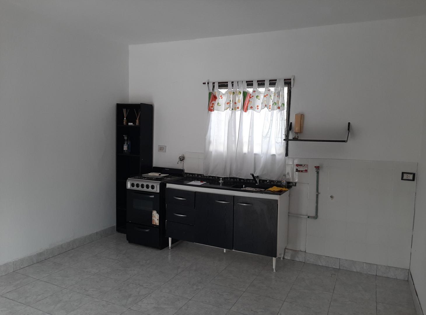 Foto de Departamento de 38 m² con 1 dormitorio en alquiler en Morón, imagen 1