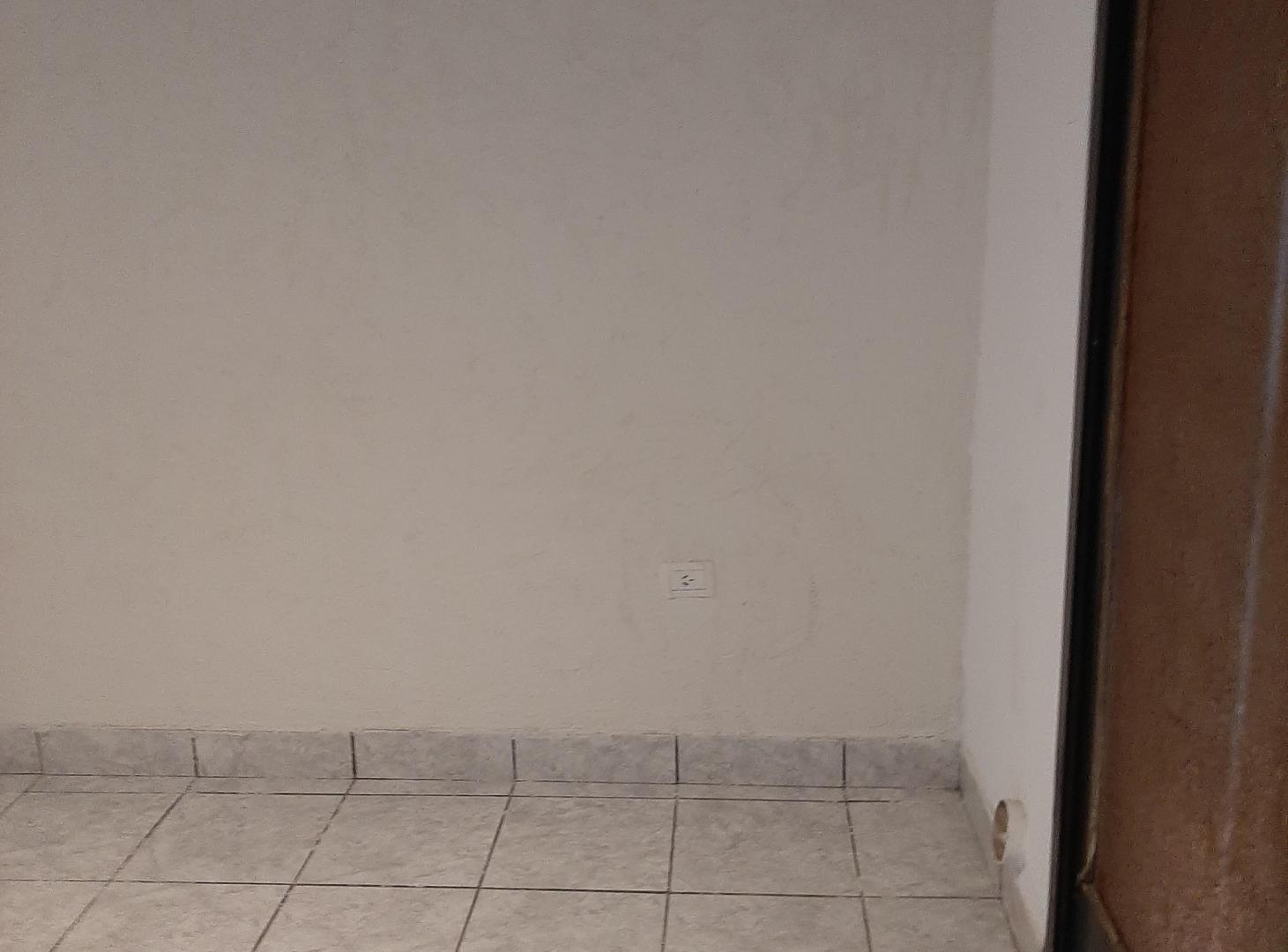 Foto de Departamento de 38 m² con 1 dormitorio en alquiler en Morón, imagen 3