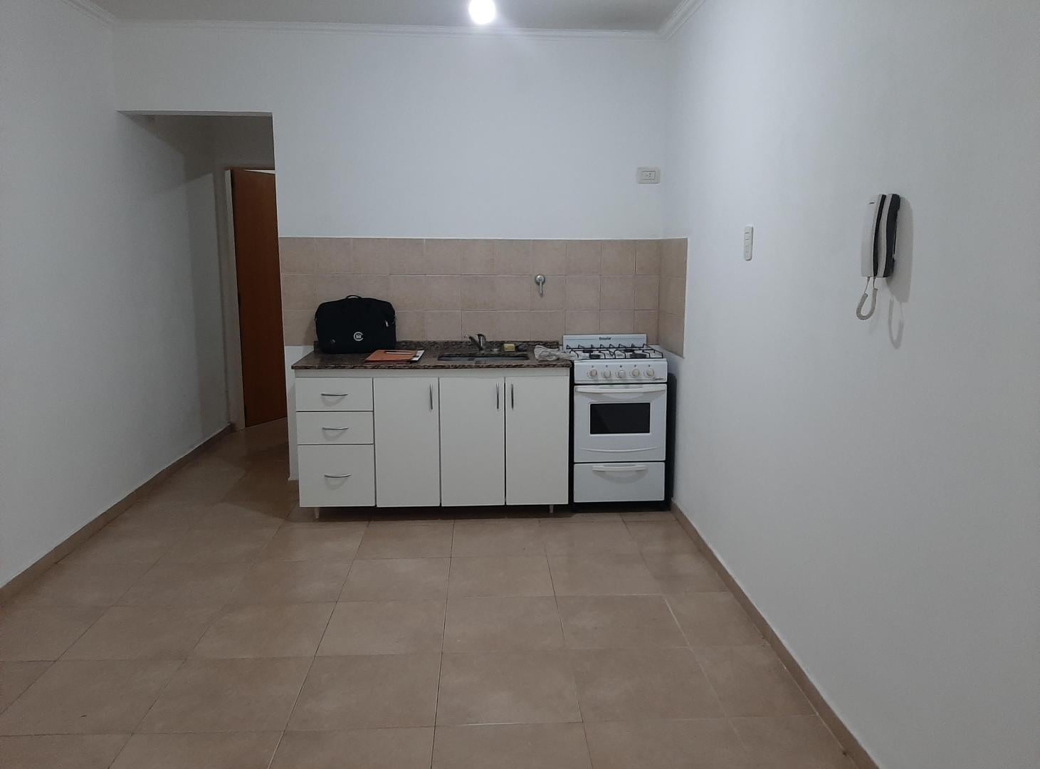 Foto de Departamento de 38 m² con 1 dormitorio en alquiler en Morón, imagen 1