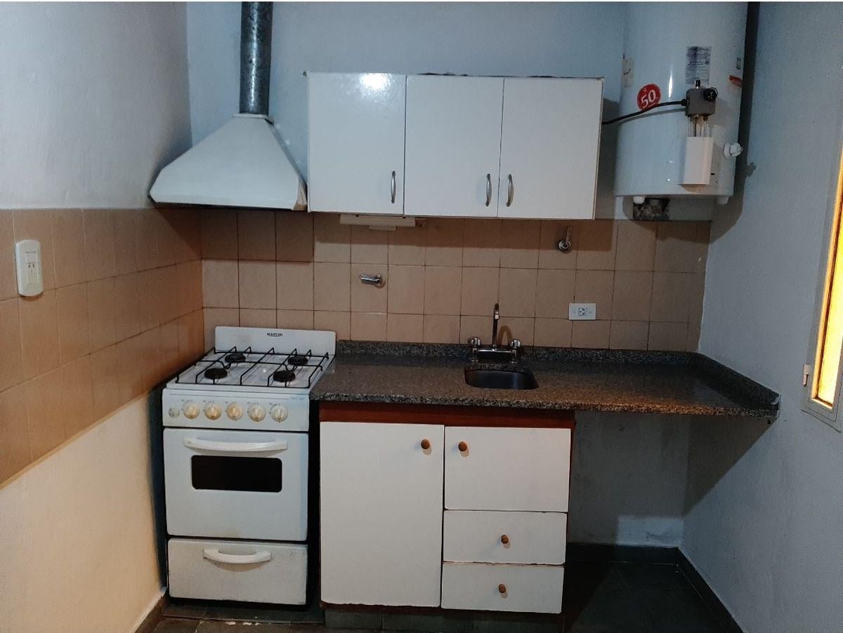 Foto de Departamento de 38 m² con 1 dormitorio en alquiler en Morón, imagen 1