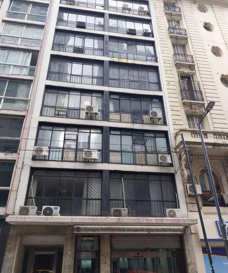 Oficina en alquiler con 3 despachos, sala de reuniones, espacio para trabajo grupal 2