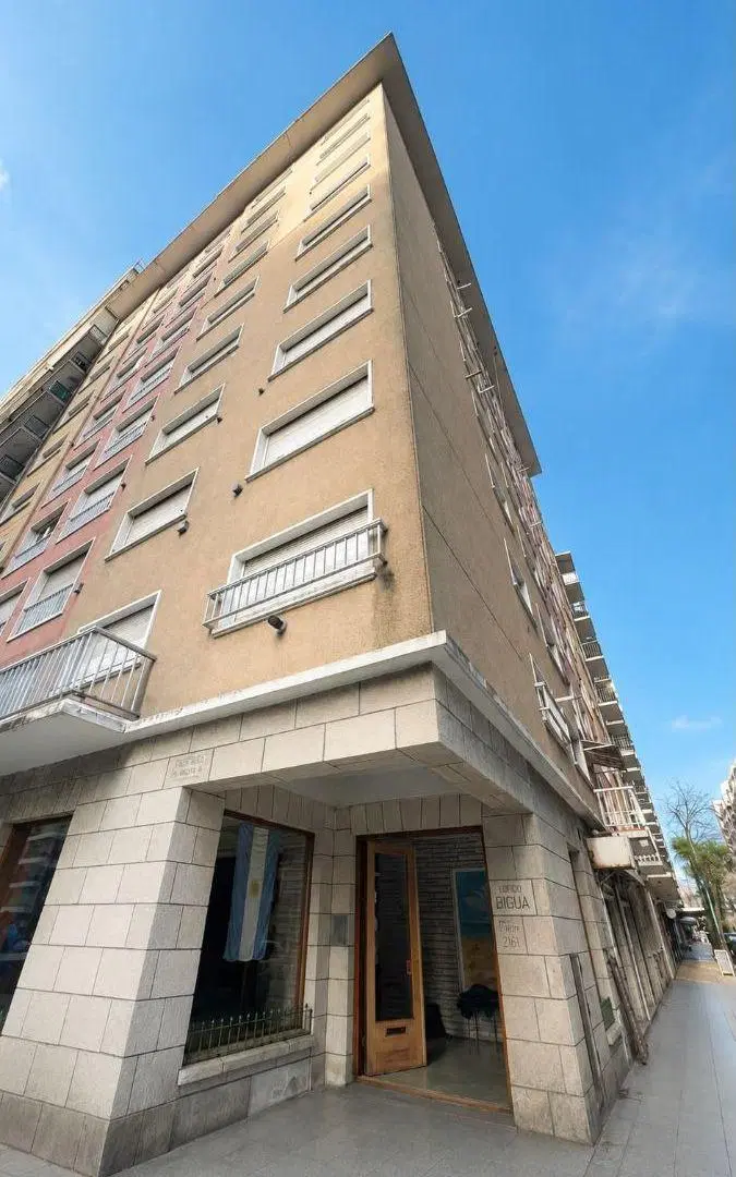 DEPARTAMENTO DE 2 AMBIENTES A LA CALLE – PLAZA COLÓN 1