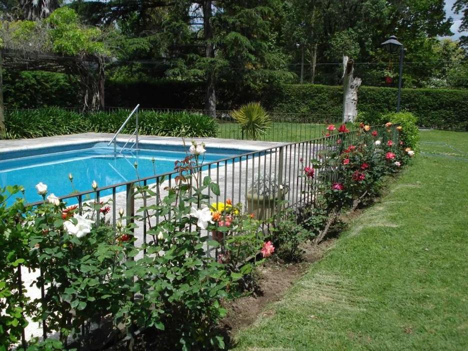 Casa Quinta en el corazón del Barrio El Trébol !!
