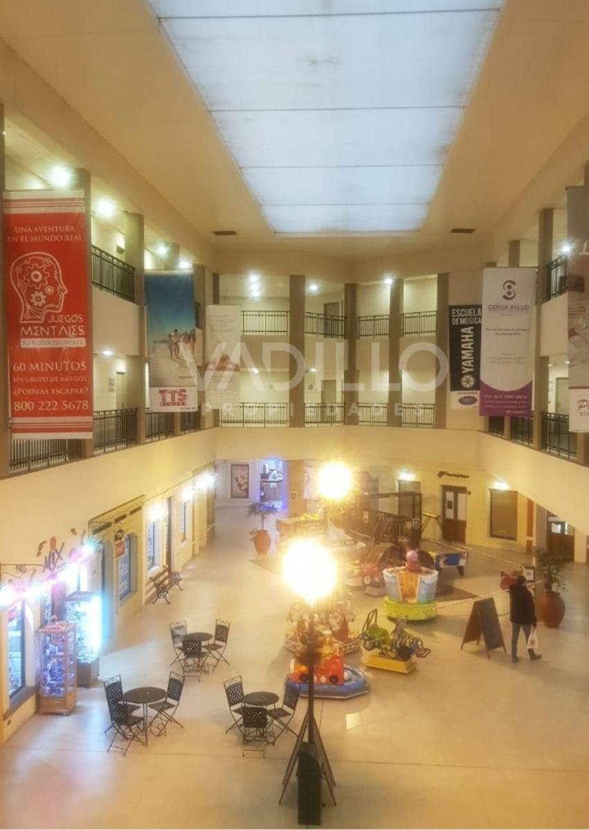 Oficina Consultorio en Plaza Central Canning