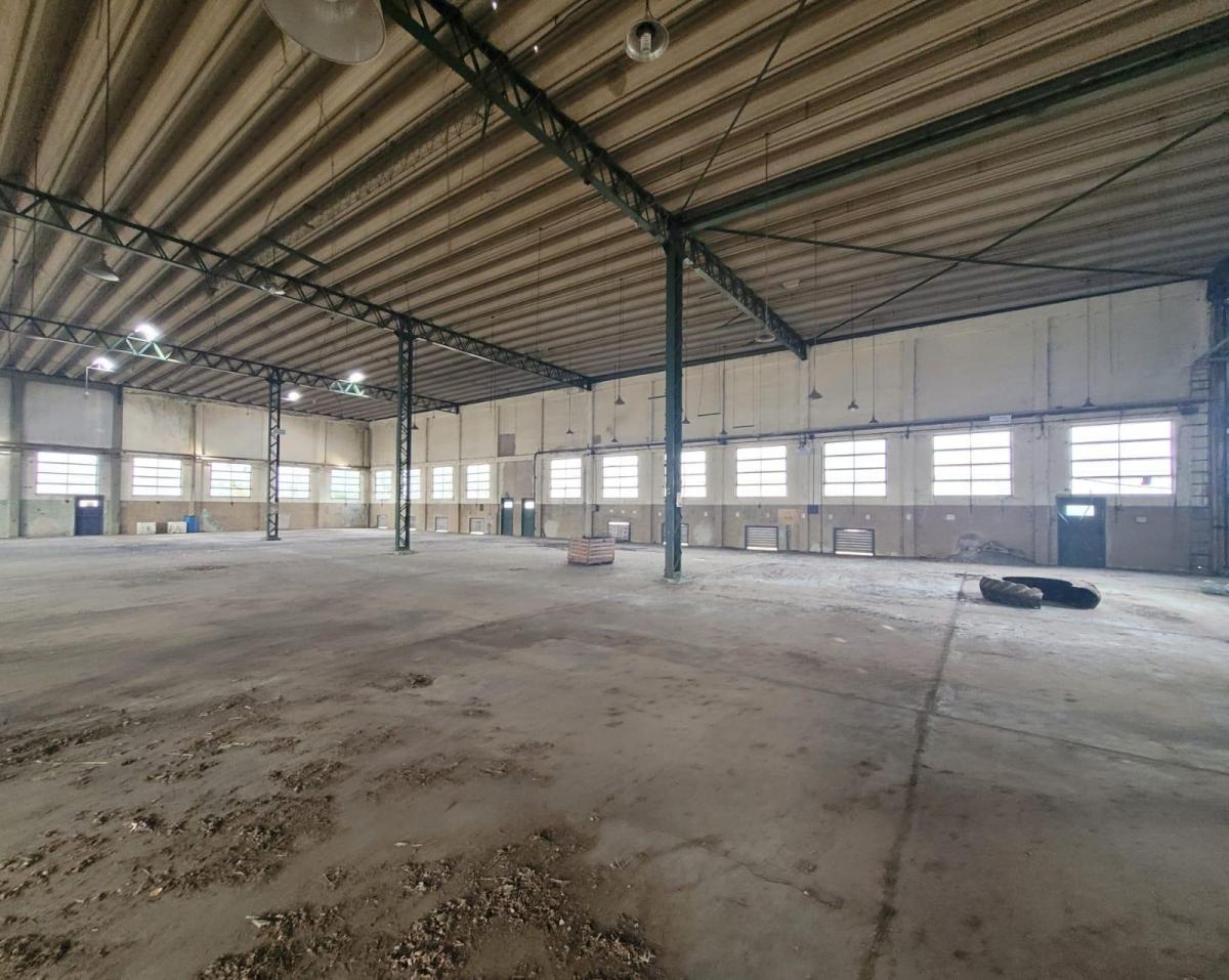 Nave Industrial en Alquiler Sobre Amplio Predio de 9800 m² | Berazategui 2