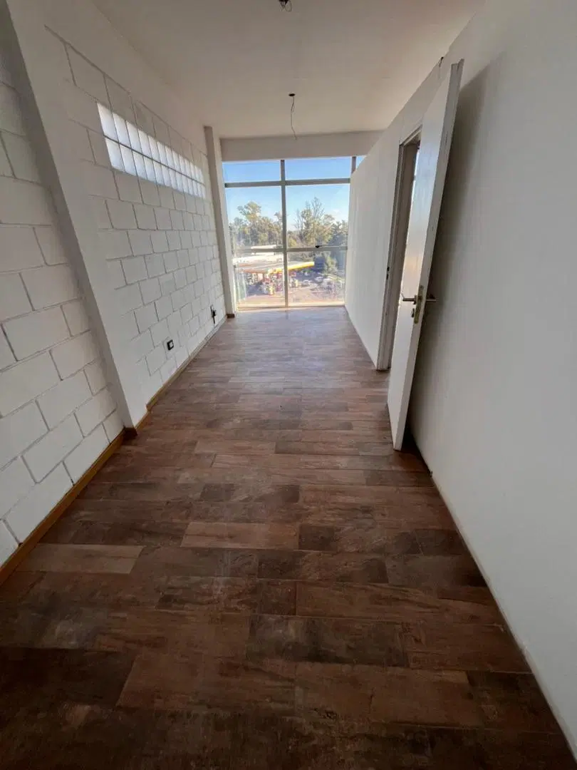 HERMOSA OFICINA EN VENTA, EDIFICIO CON FRENTE A RUTA 58, MAR 3