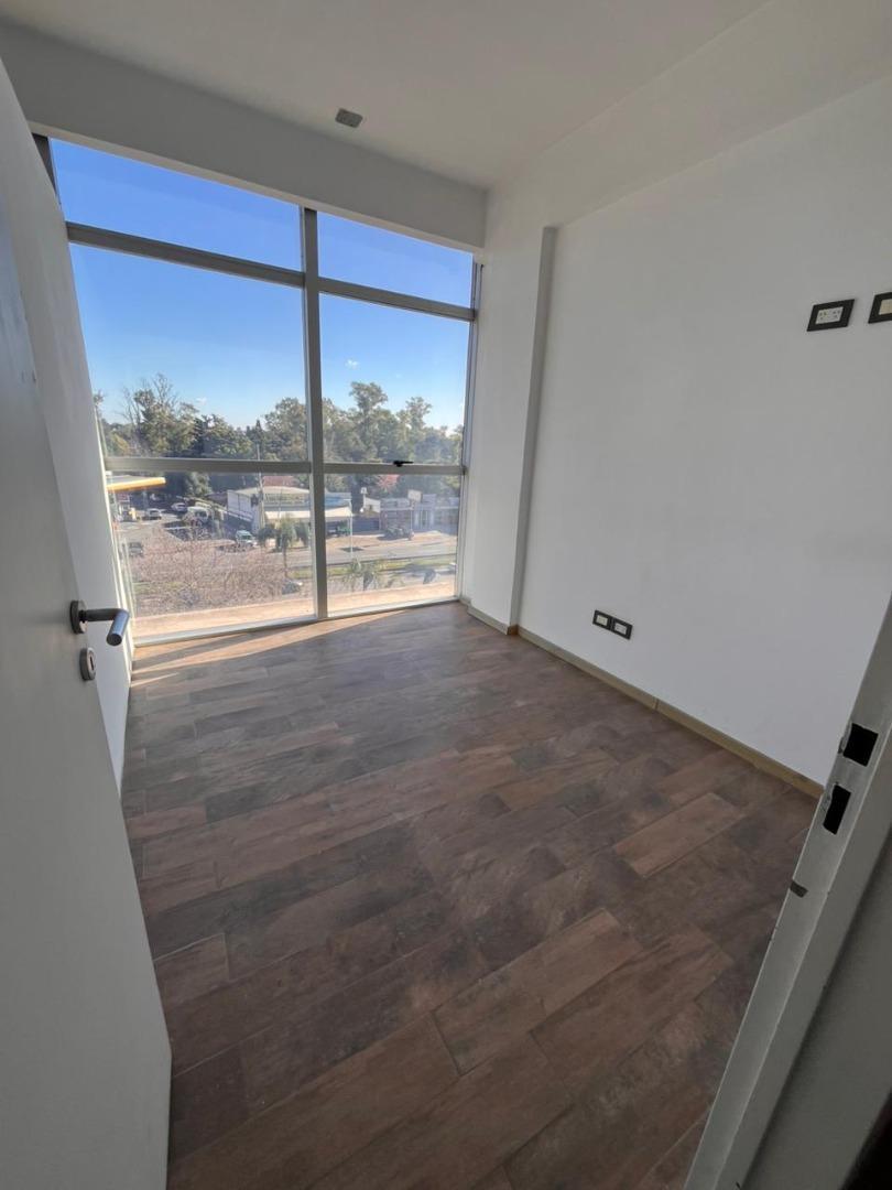 HERMOSA OFICINA EN VENTA, EDIFICIO CON FRENTE A RUTA 58, MAR