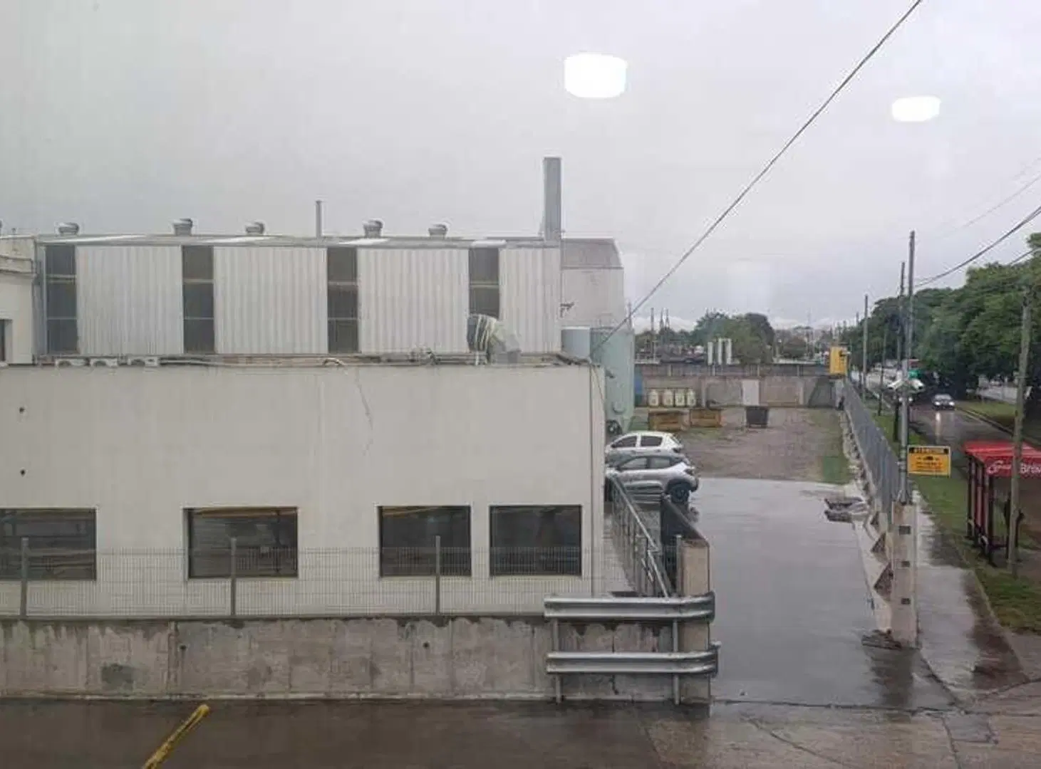 NAVE INDUSTRIAL CON FRENTE SOBRE HIPOLITO YRIGOYEN 3