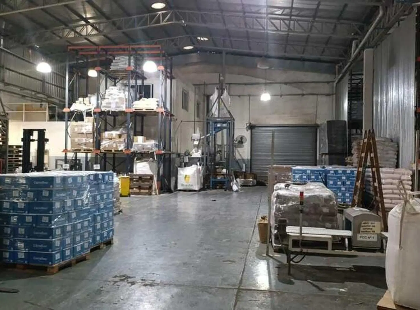 NAVE INDUSTRIAL CON FRENTE SOBRE HIPOLITO YRIGOYEN 5