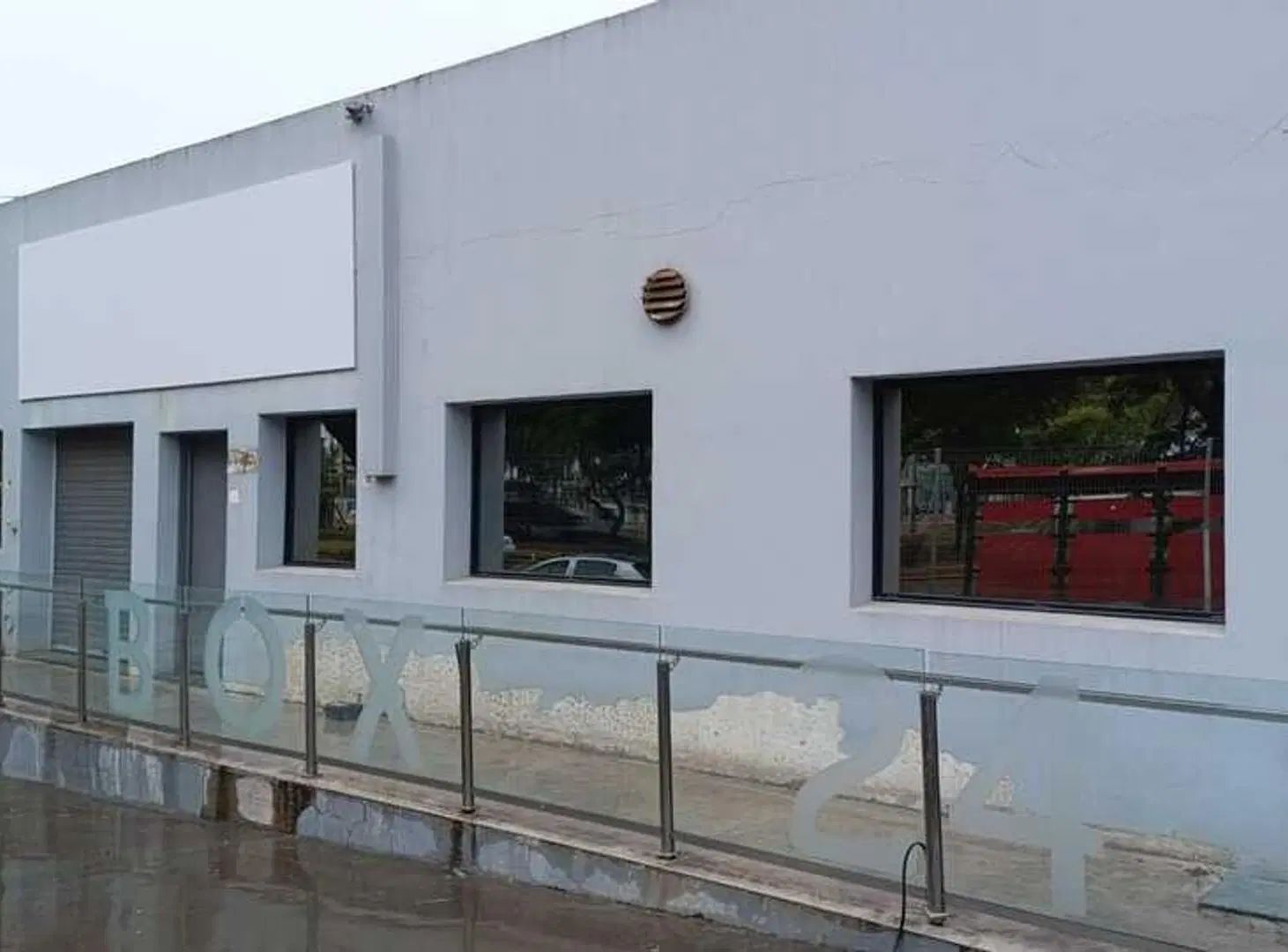 NAVE INDUSTRIAL CON FRENTE SOBRE HIPOLITO YRIGOYEN 1
