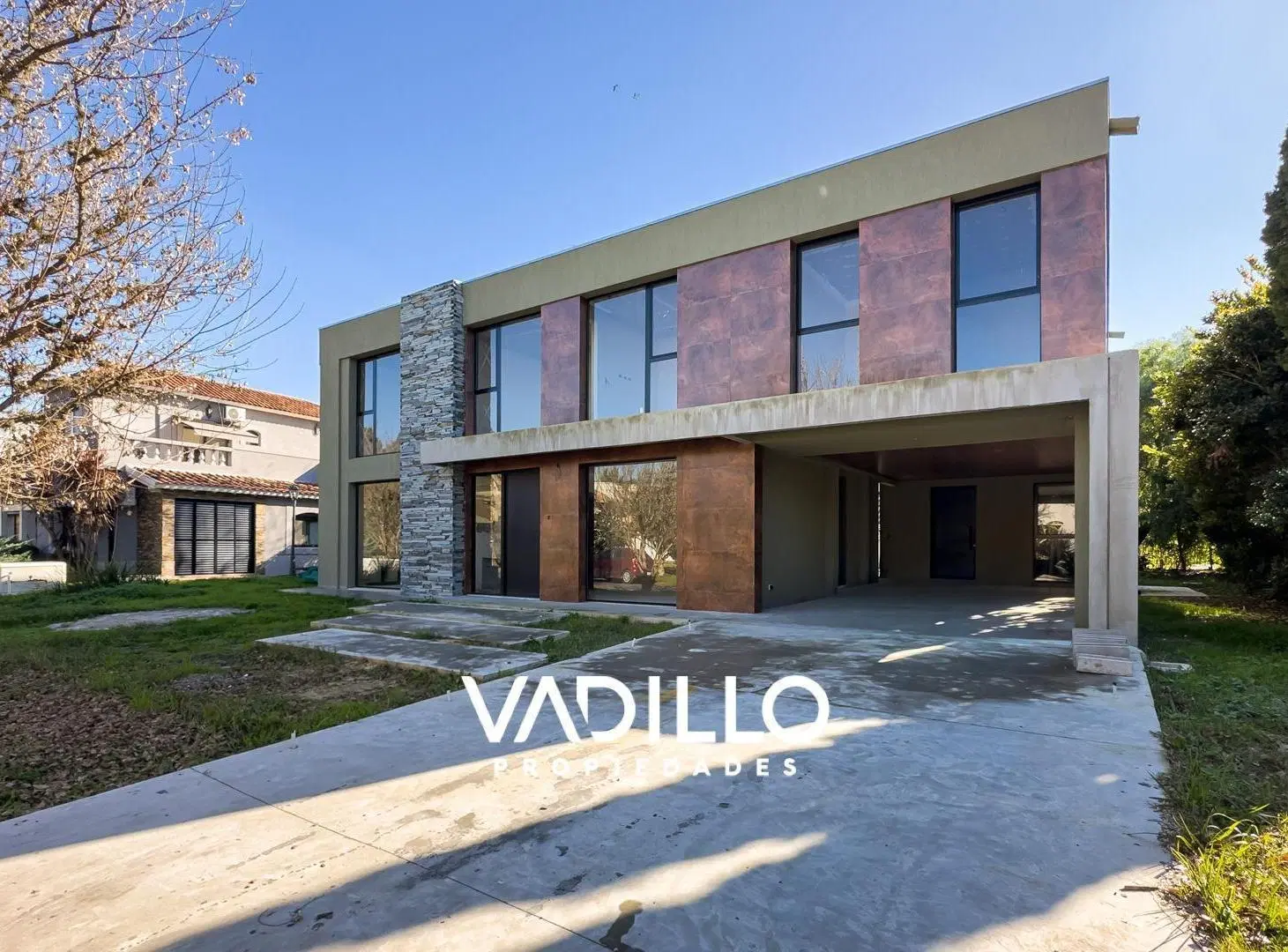 Casa Minimalista en Venta ! Club de Campo El Lauquen 2