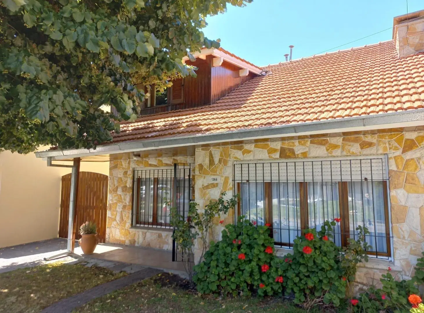 VENTA Casa 5 AMB en barrio Consitución 2