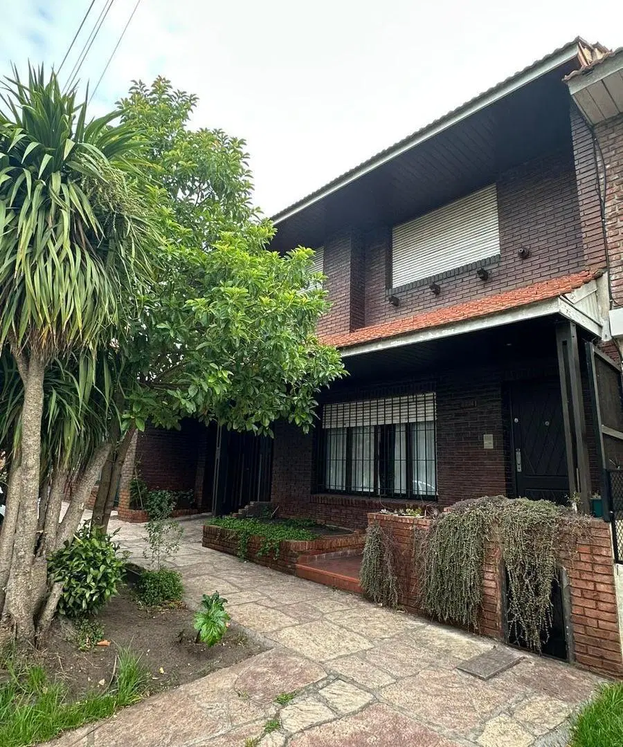 VENTA Casa 4 amb con garage y patio 1