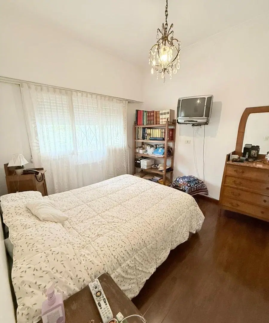VENTA casa 3 AMB + depto monoambiente 8