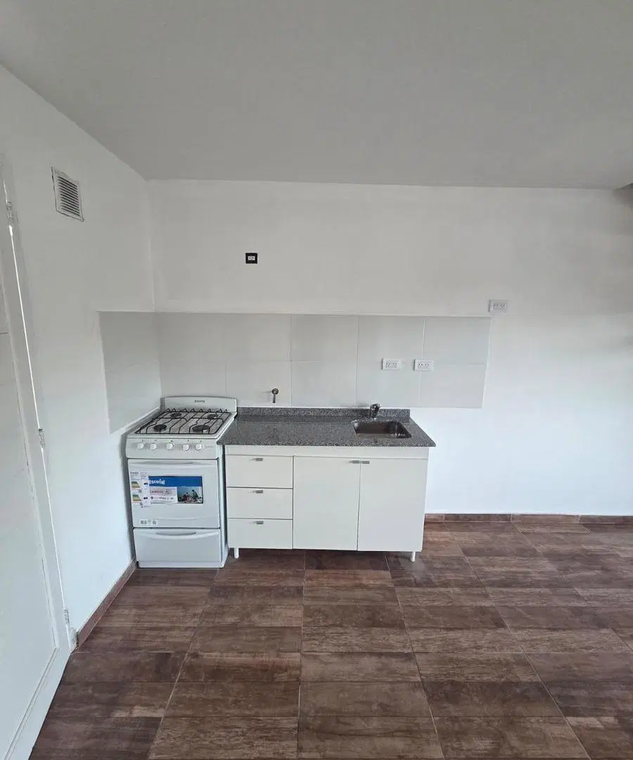 VENTA depto en PH 3 AMB primer piso por escalera 4
