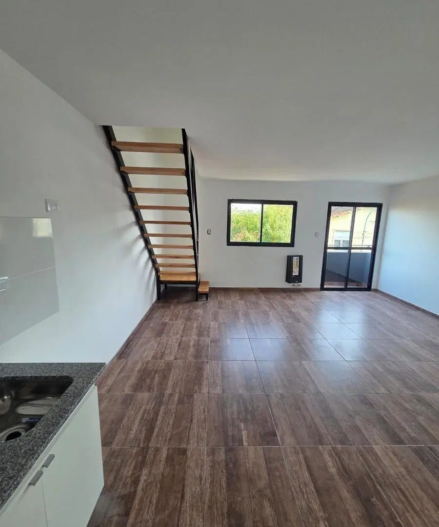 VENTA depto en PH 3 AMB primer piso por escalera 3
