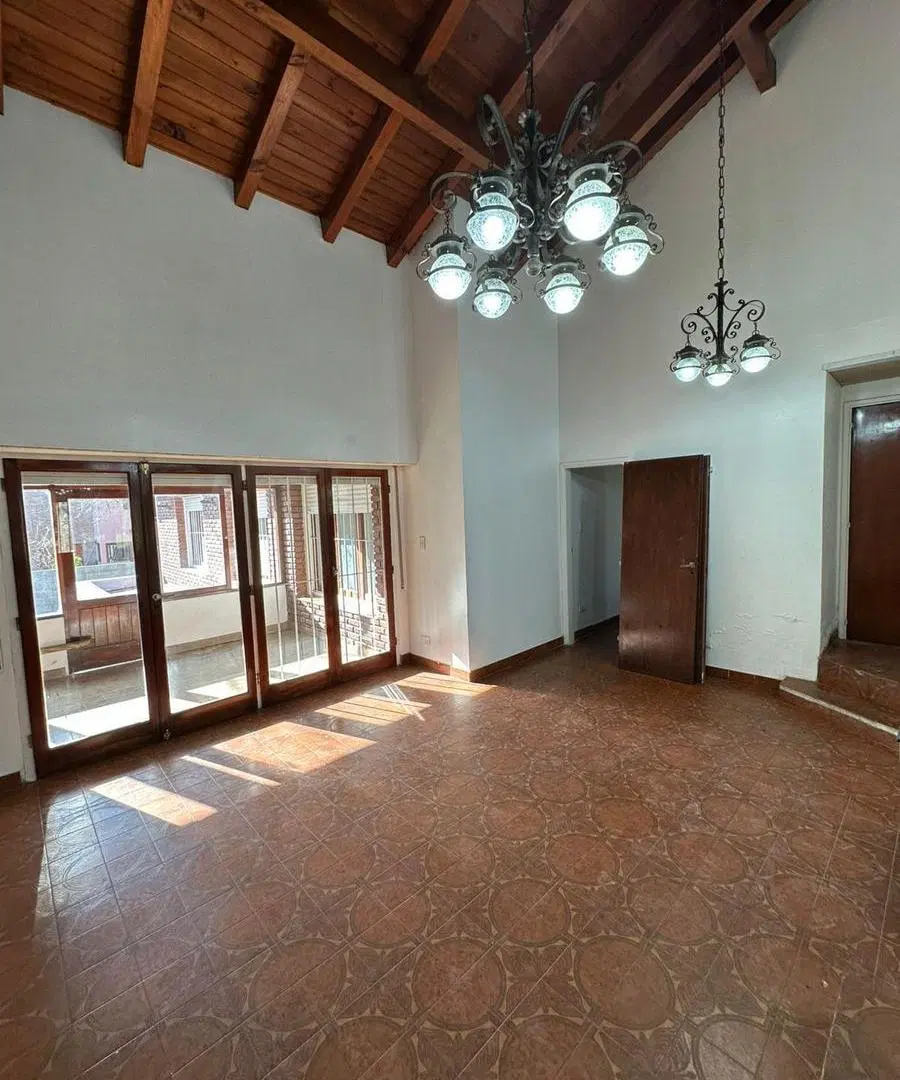 VENTA casa 4 AMB con garage amplio 4