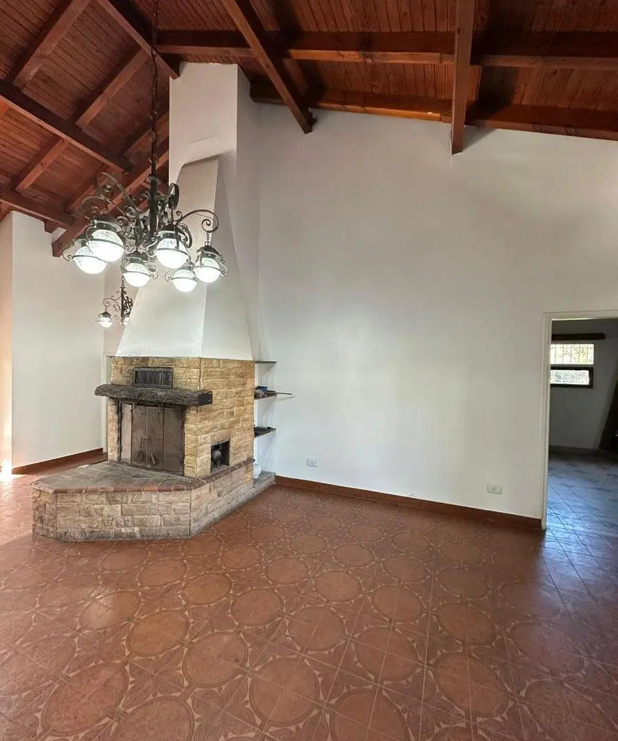 VENTA casa 4 AMB con garage amplio 5