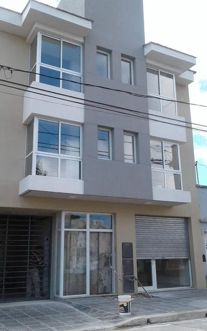 ALQUILER casa 3 AMB con garage semi cubierto 4