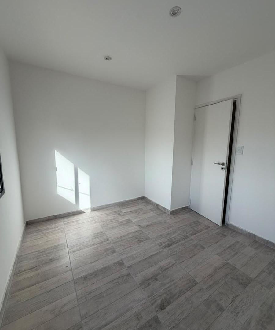 Foto de VENTA PH 3 AMB a la calle en dúplex, imagen 2
