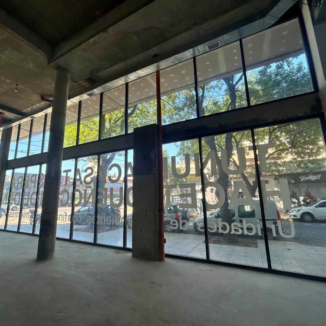 Local a Estrenar en Venta – Esquina Estratégica en Liniers