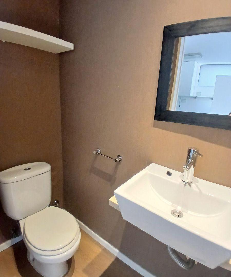 Foto de Excelente 2 ambientes a contrafrente - edificio con piscina , solarium, imagen 2
