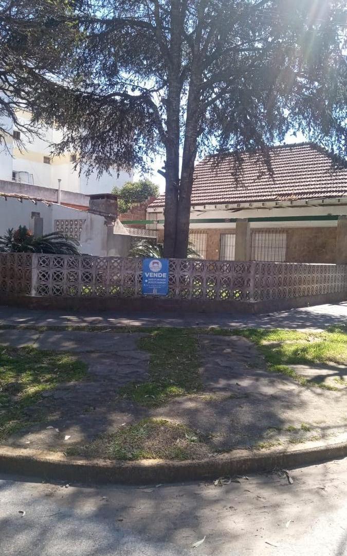 Foto de Casa sobre excelente esquina. De la Reducción y Catamarca, imagen 1