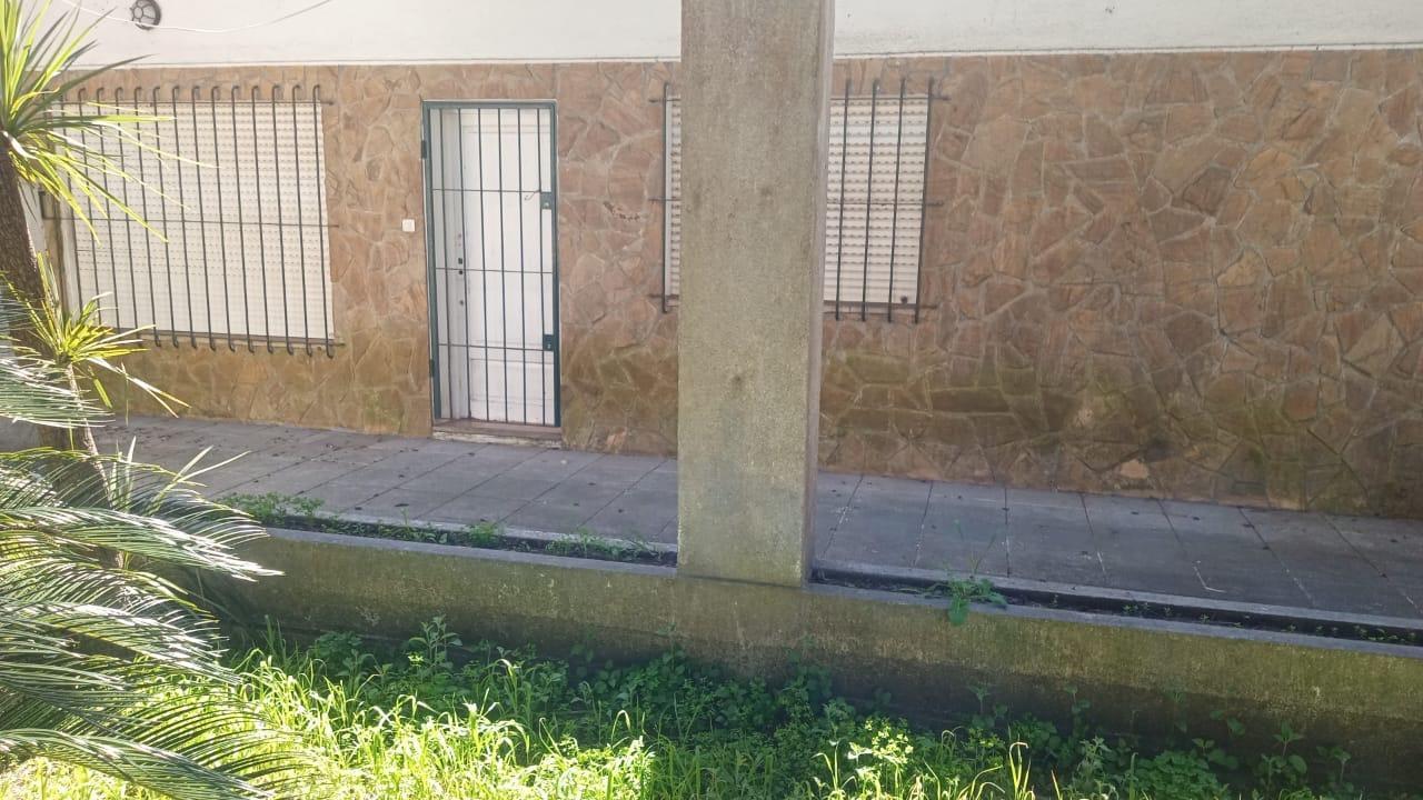Foto de Casa sobre excelente esquina. De la Reducción y Catamarca, imagen 3
