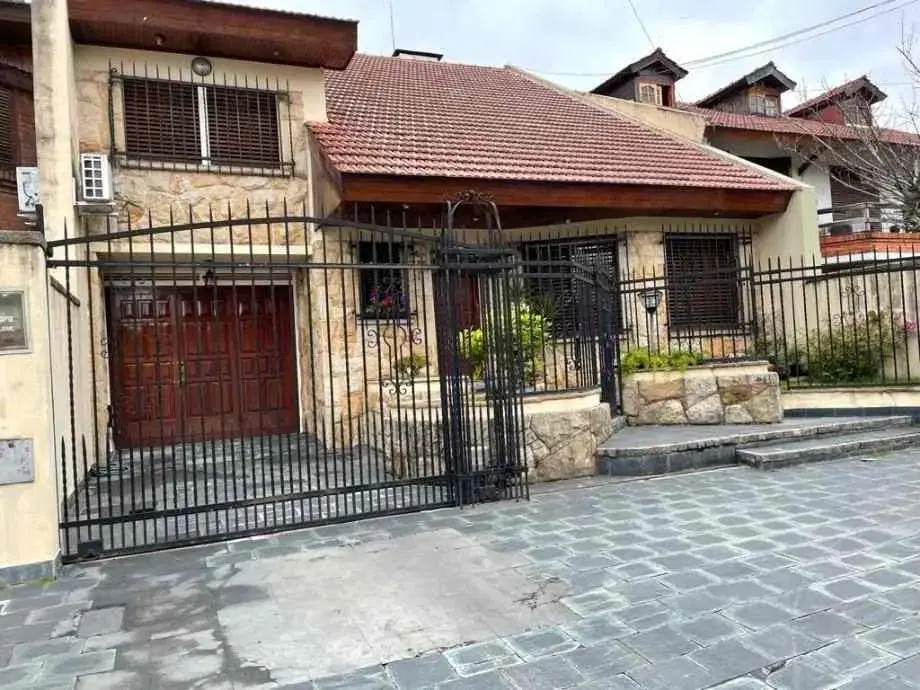 Casa En Venta En Villa Luzuriaga 1