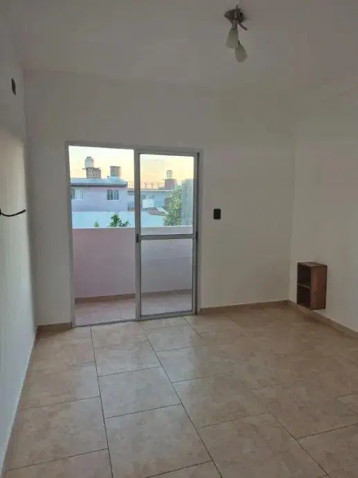 Departamento En Alquiler En Villa Luzuriaga 3