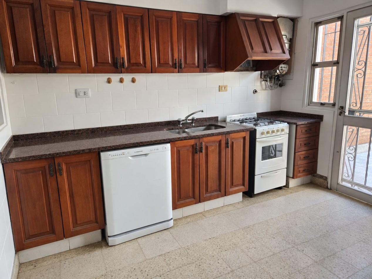 Foto de Amplia casa en planta baja, cochera y patio barrio sur, imagen 5