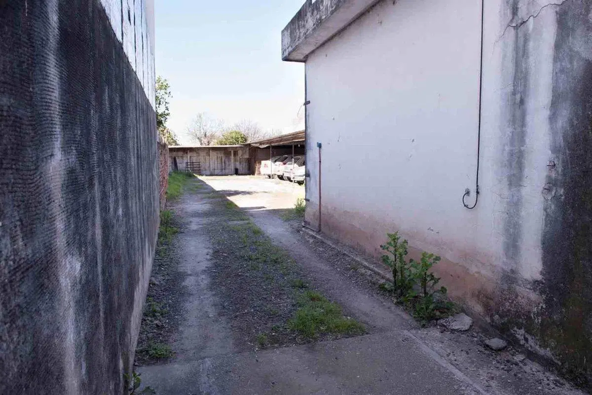 EN VENTA: OPORTUNIDAD INVERSIÓN: CASA + COCHERAS 5