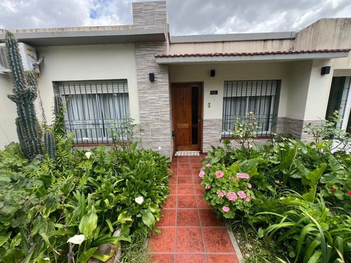 Se vende casa 2 dorm - Zona Esc. Dante Alighieri 5