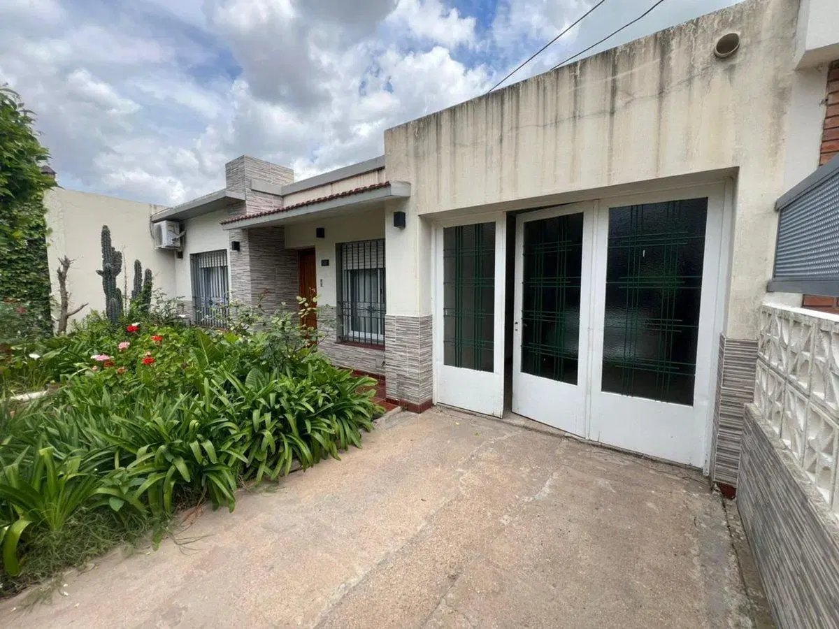 Se vende casa 2 dorm - Zona Esc. Dante Alighieri 2