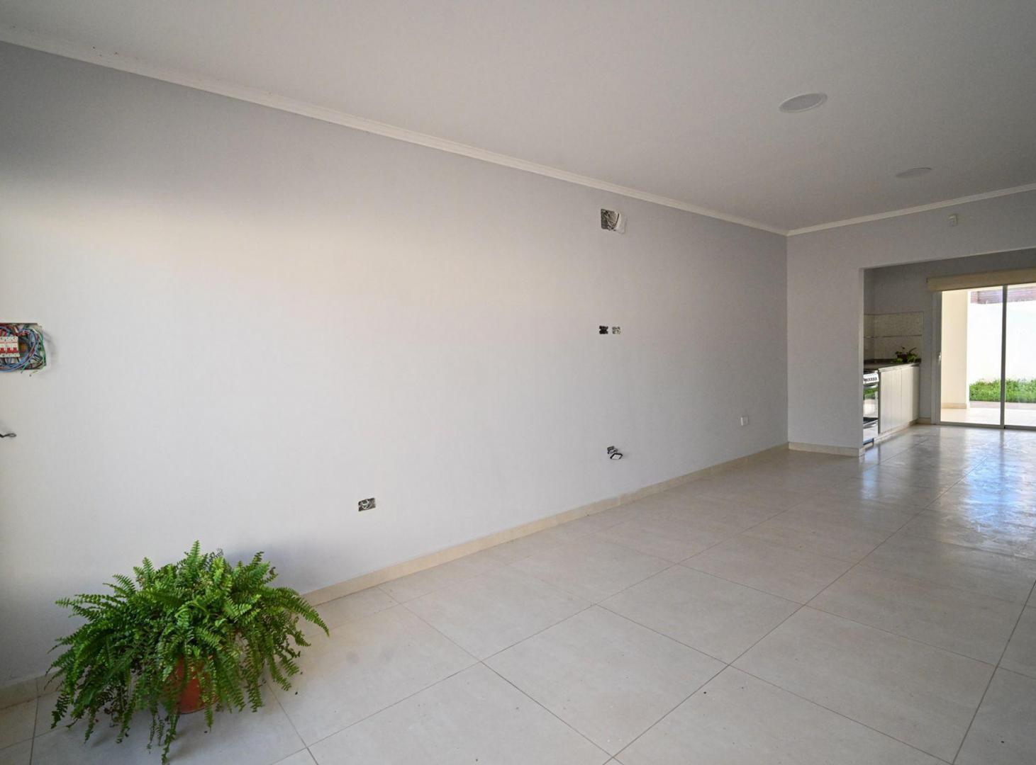 Departamento - PH planta baja con cochera y patio